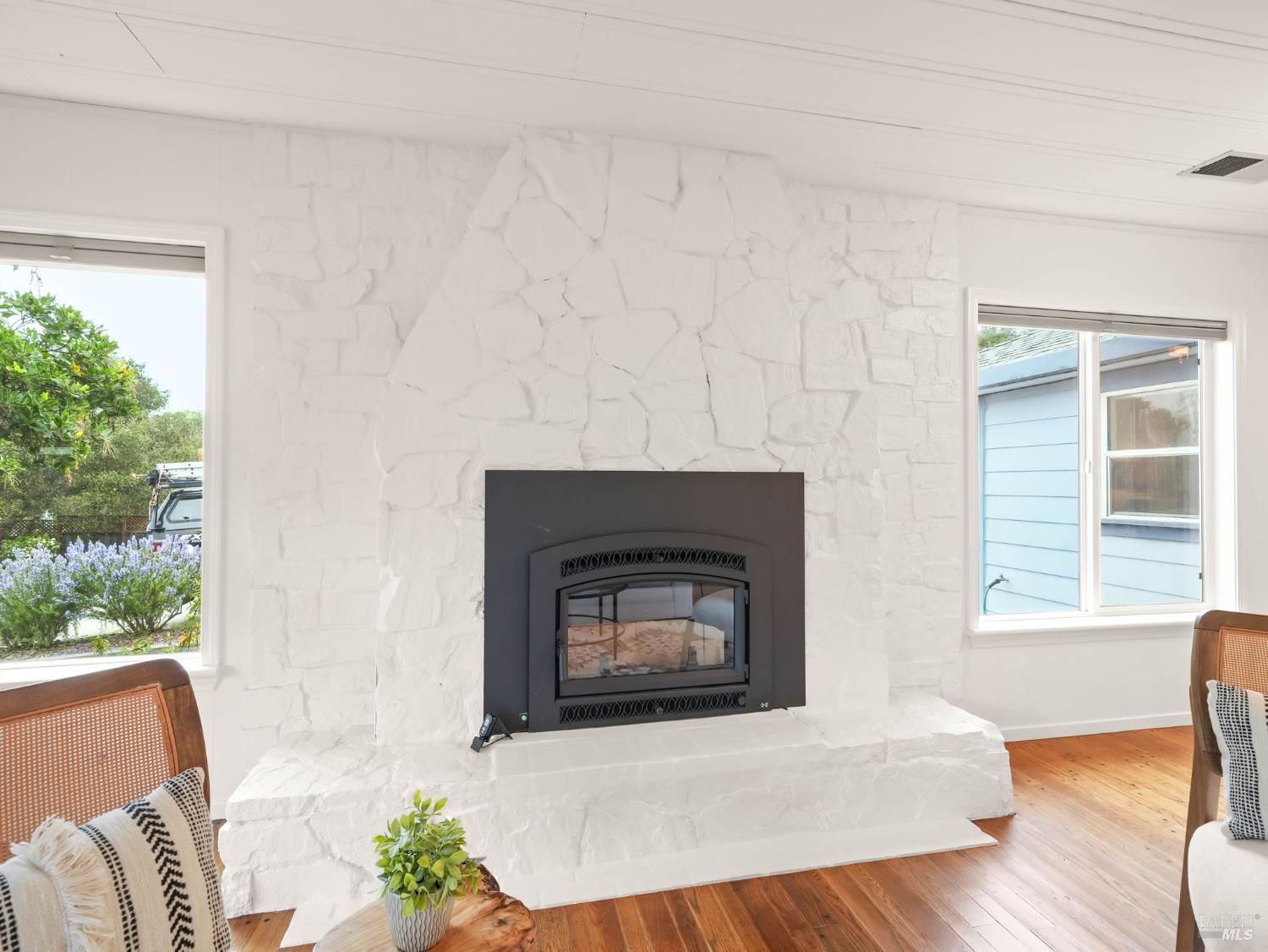 Detail Gallery Image 8 of 27 For 16 Cherry Hill Ln, Novato,  CA 94945 - 2 Beds | 2 Baths