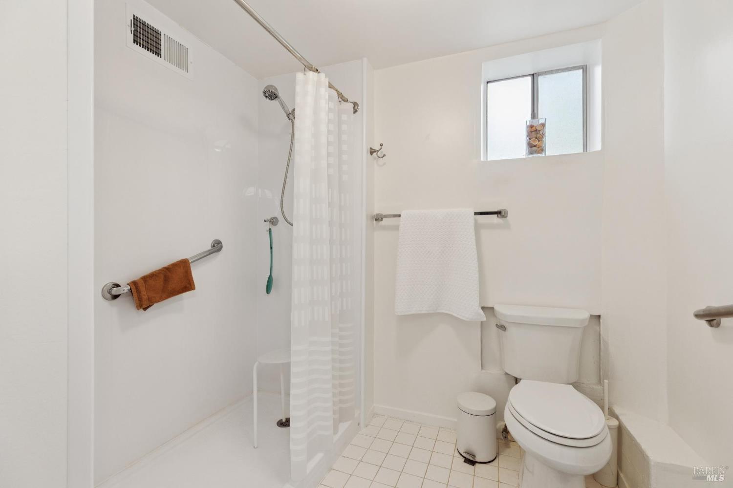 Detail Gallery Image 18 of 29 For 569 Sequoia Dr, San Anselmo,  CA 94960 - 2 Beds | 1 Baths