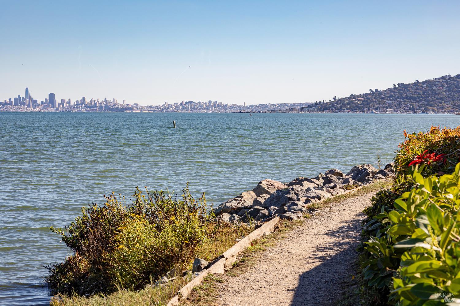 Detail Gallery Image 75 of 81 For 39 Strawberry Cir, Mill Valley,  CA 94941 - 4 Beds | 4 Baths