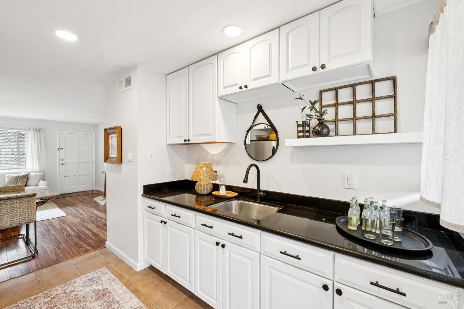 Detail Gallery Image 11 of 31 For 61 Pixley Ave #2,  Corte Madera,  CA 94925 - 2 Beds | 1 Baths