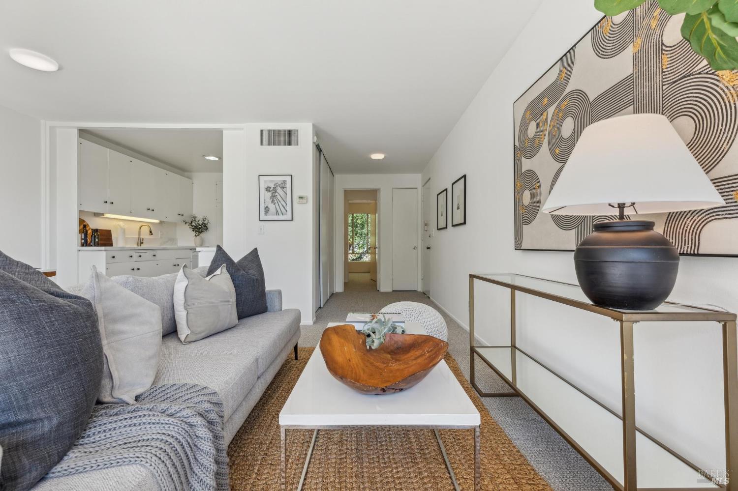 Detail Gallery Image 7 of 25 For 952 Lea Dr, San Rafael,  CA 94903 - 1 Beds | 1 Baths