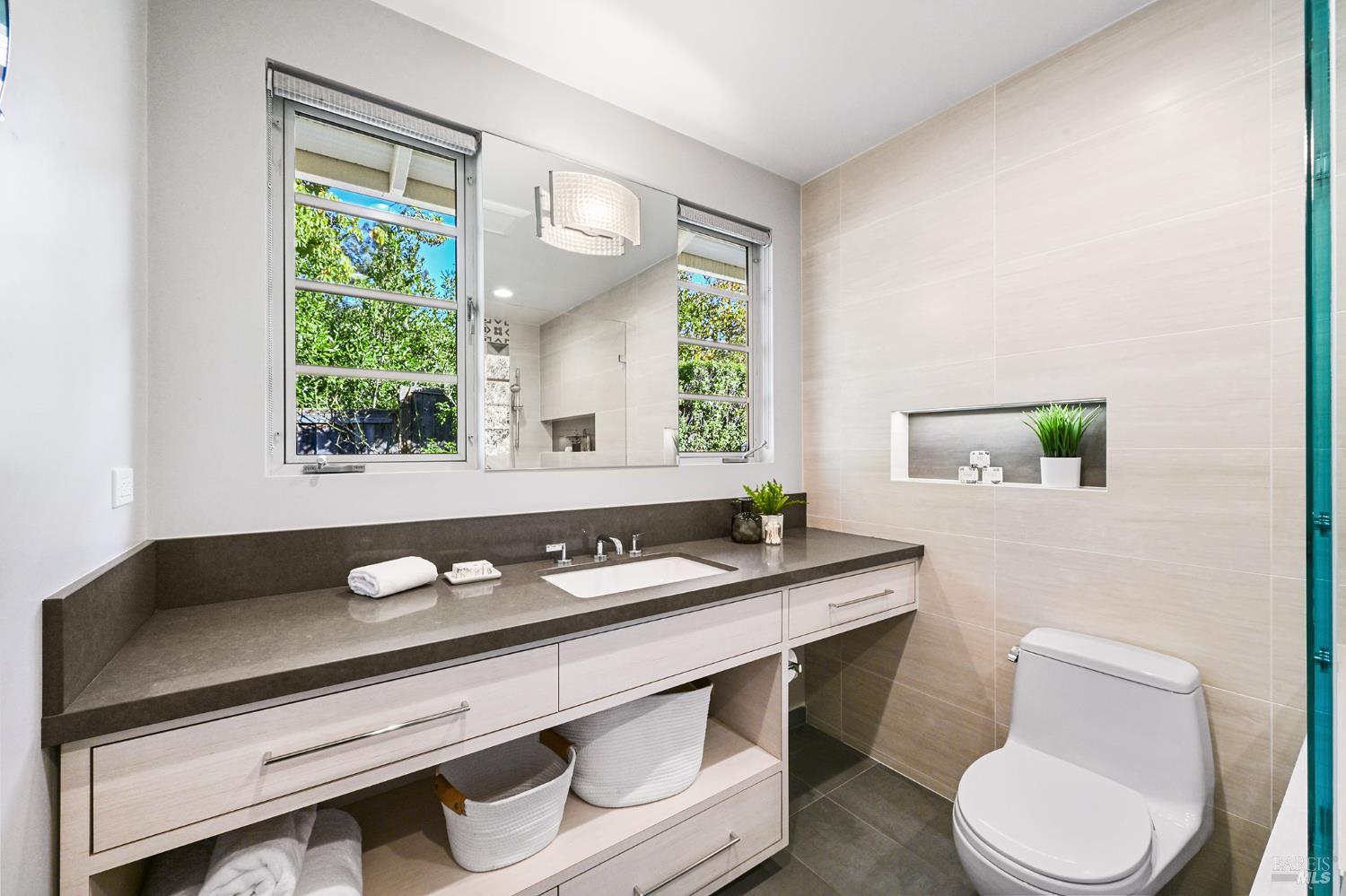 Detail Gallery Image 41 of 90 For 99 Fawn Dr, San Anselmo,  CA 94960 - 4 Beds | 4 Baths