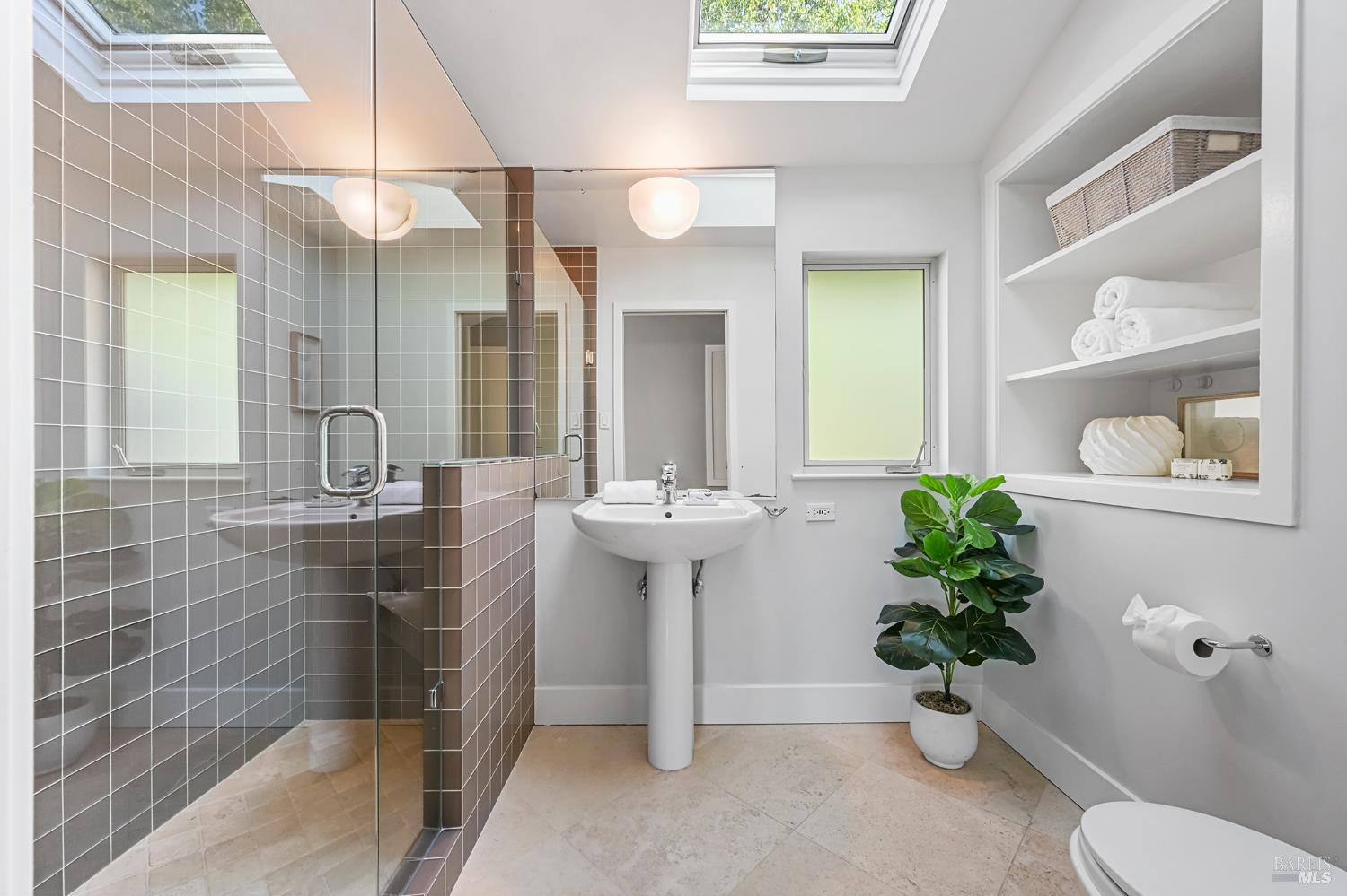 Detail Gallery Image 34 of 90 For 99 Fawn Dr, San Anselmo,  CA 94960 - 4 Beds | 4 Baths