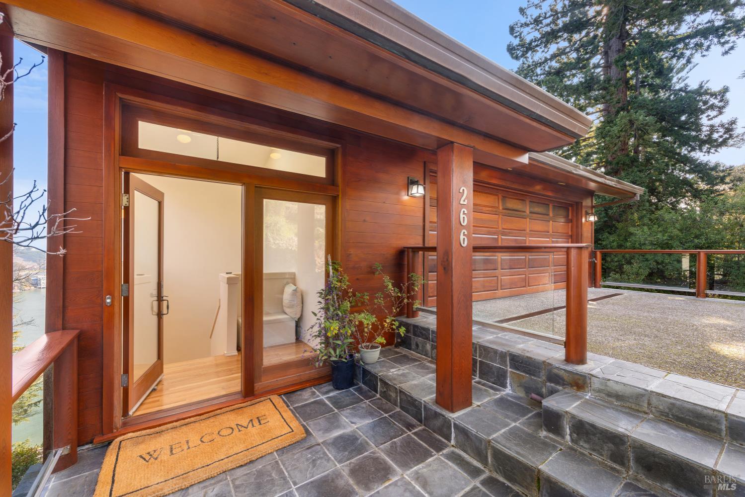 Detail Gallery Image 4 of 47 For 266 Bayview Ave, Belvedere,  CA 94920 - 5 Beds | 3/1 Baths