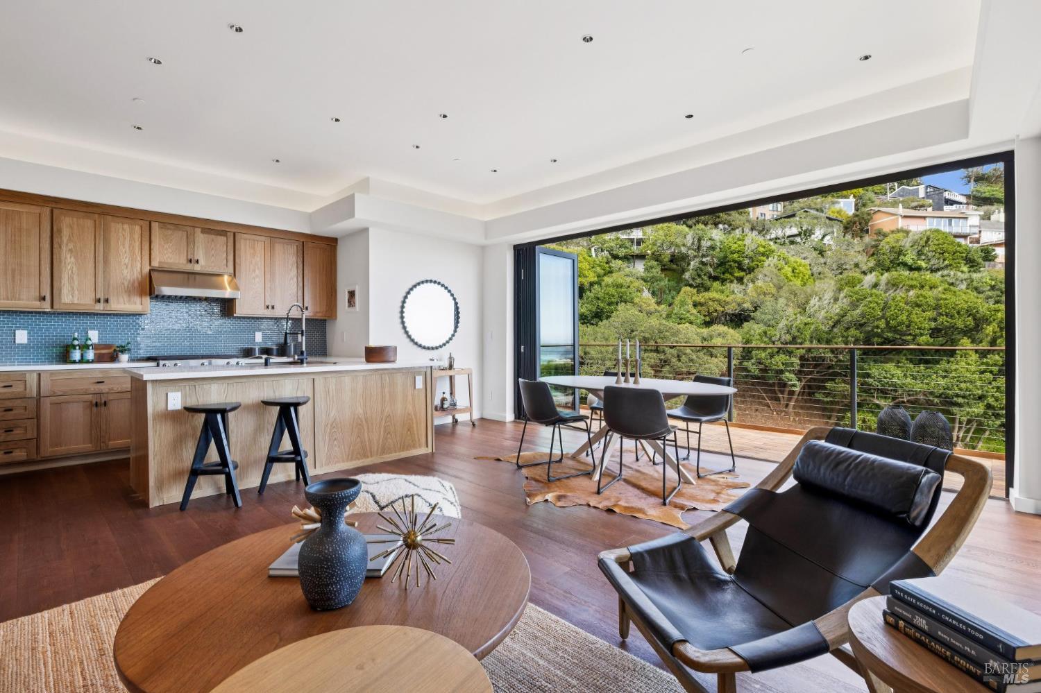 Detail Gallery Image 4 of 37 For 448 Sausalito Blvd, Sausalito,  CA 94965 - 2 Beds | 2 Baths