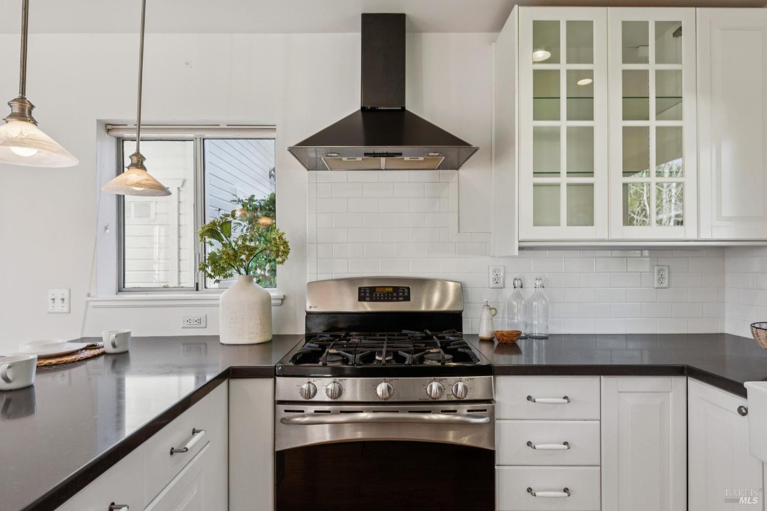 Detail Gallery Image 6 of 28 For 700 B St, Point Reyes Station,  CA 94956 - 3 Beds | 1/1 Baths