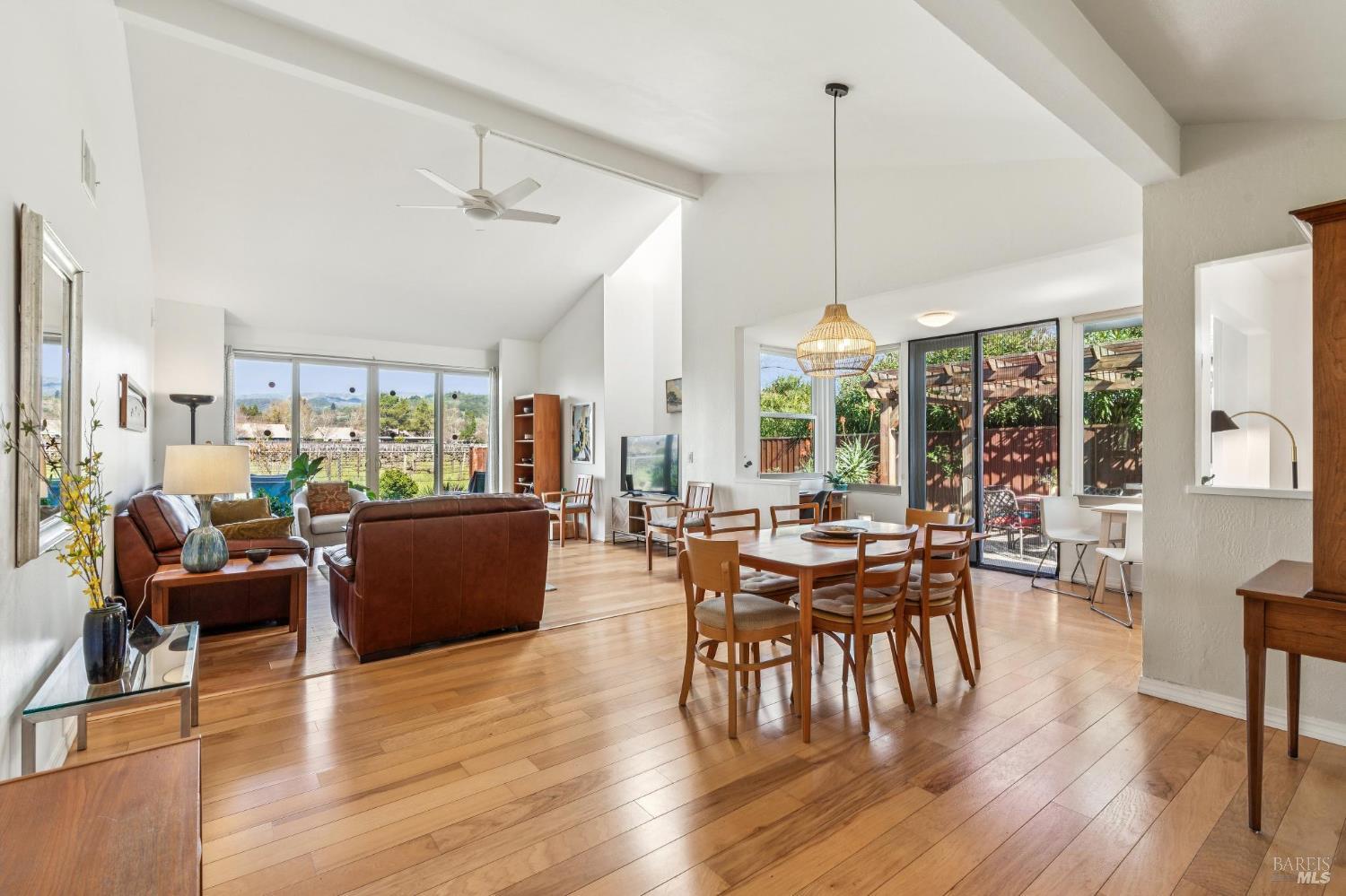 Detail Gallery Image 13 of 66 For 30 Creek Ln, Sonoma,  CA 95476 - 2 Beds | 2 Baths