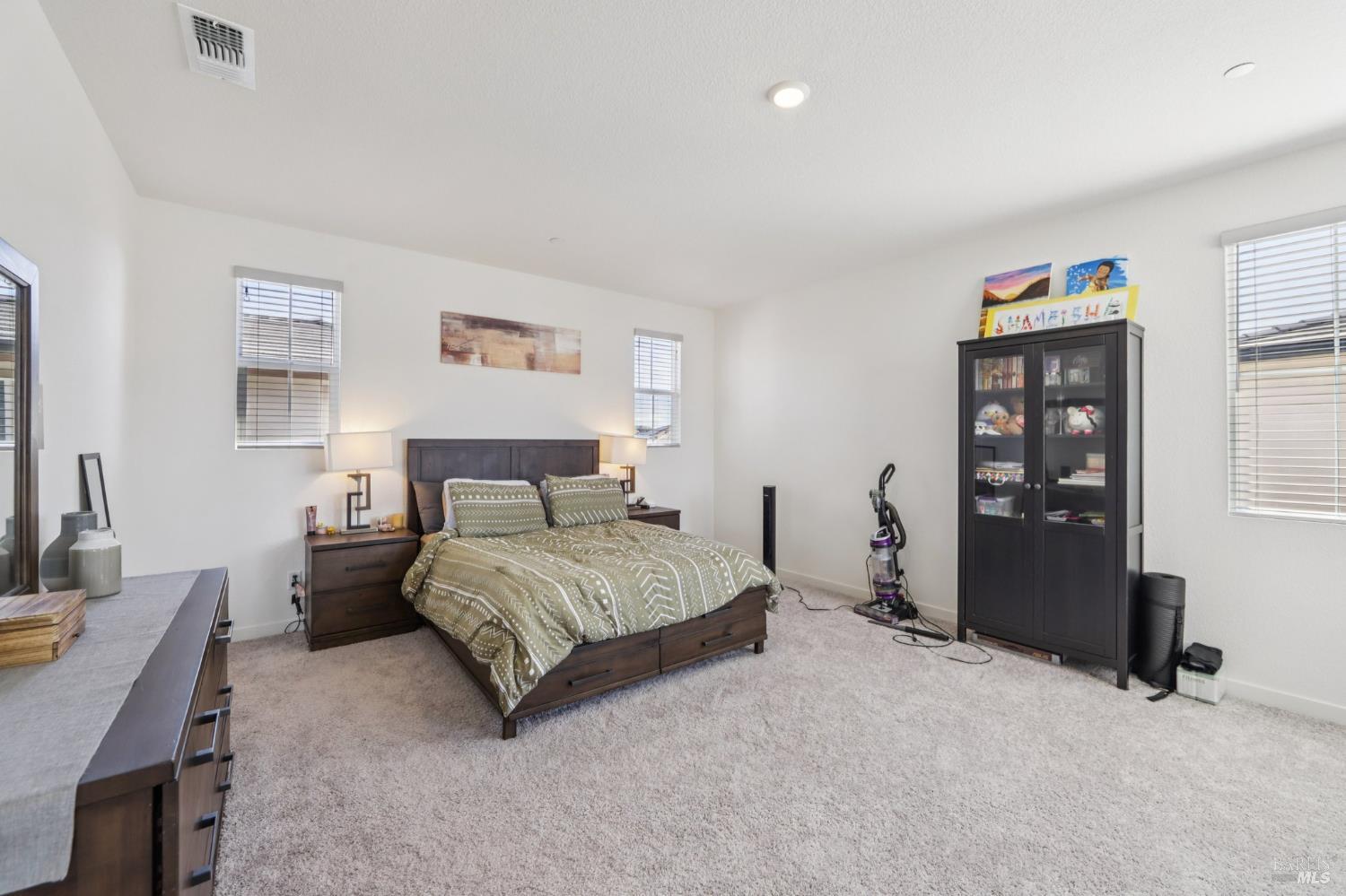 Detail Gallery Image 20 of 54 For 2464 Lake Club Dr, Fairfield,  CA 94533 - 4 Beds | 3/1 Baths