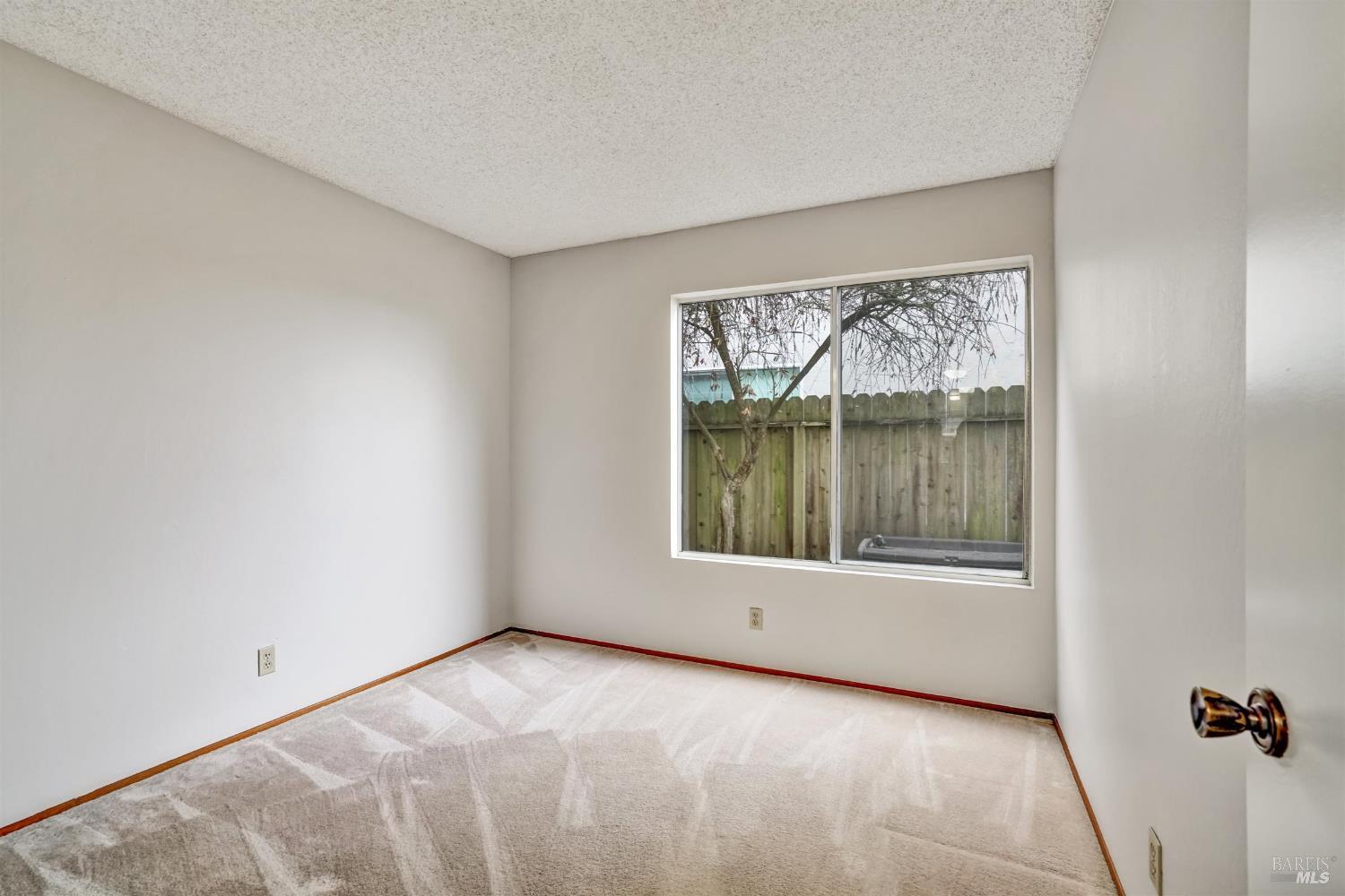 Detail Gallery Image 19 of 41 For 97 Carlisle Way, Benicia,  CA 94510 - 4 Beds | 3 Baths