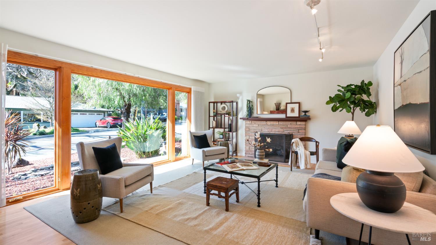 Detail Gallery Image 5 of 51 For 118 Marinda Dr, Fairfax,  CA 94930 - 3 Beds | 2 Baths