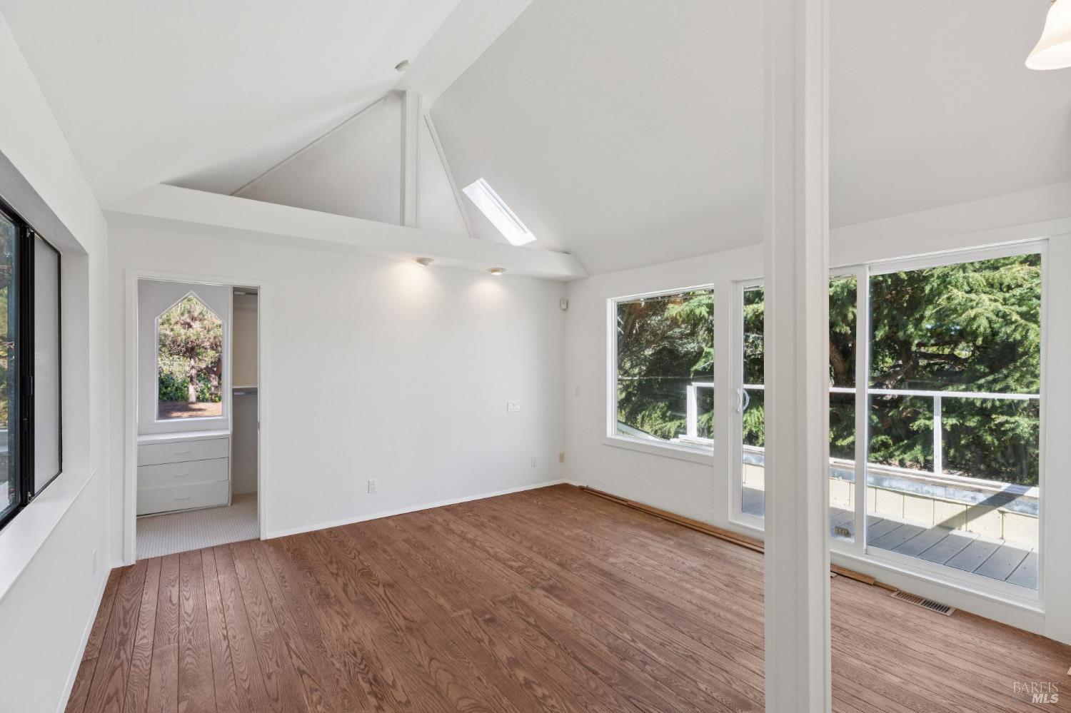 Detail Gallery Image 21 of 52 For 31 via Los Altos Unkn, Tiburon,  CA 94920 - 4 Beds | 3/1 Baths
