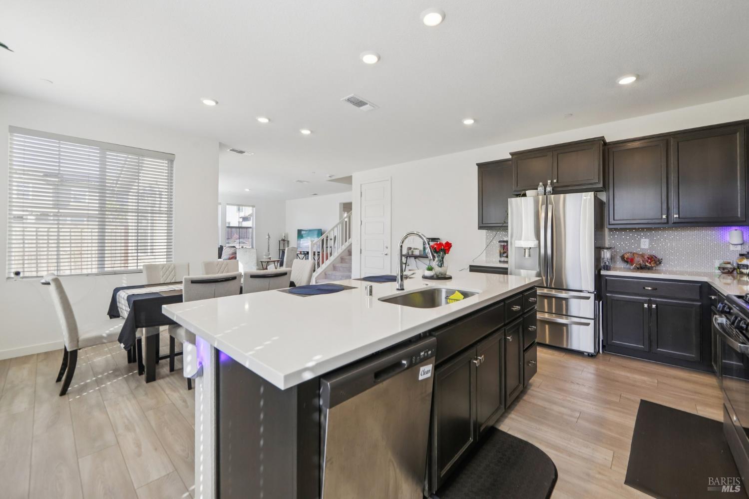 Detail Gallery Image 12 of 54 For 2464 Lake Club Dr, Fairfield,  CA 94533 - 4 Beds | 3/1 Baths