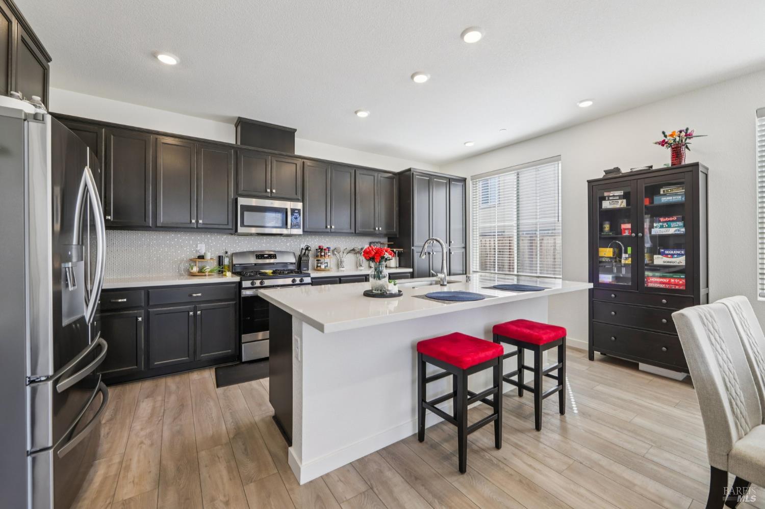 Detail Gallery Image 11 of 54 For 2464 Lake Club Dr, Fairfield,  CA 94533 - 4 Beds | 3/1 Baths