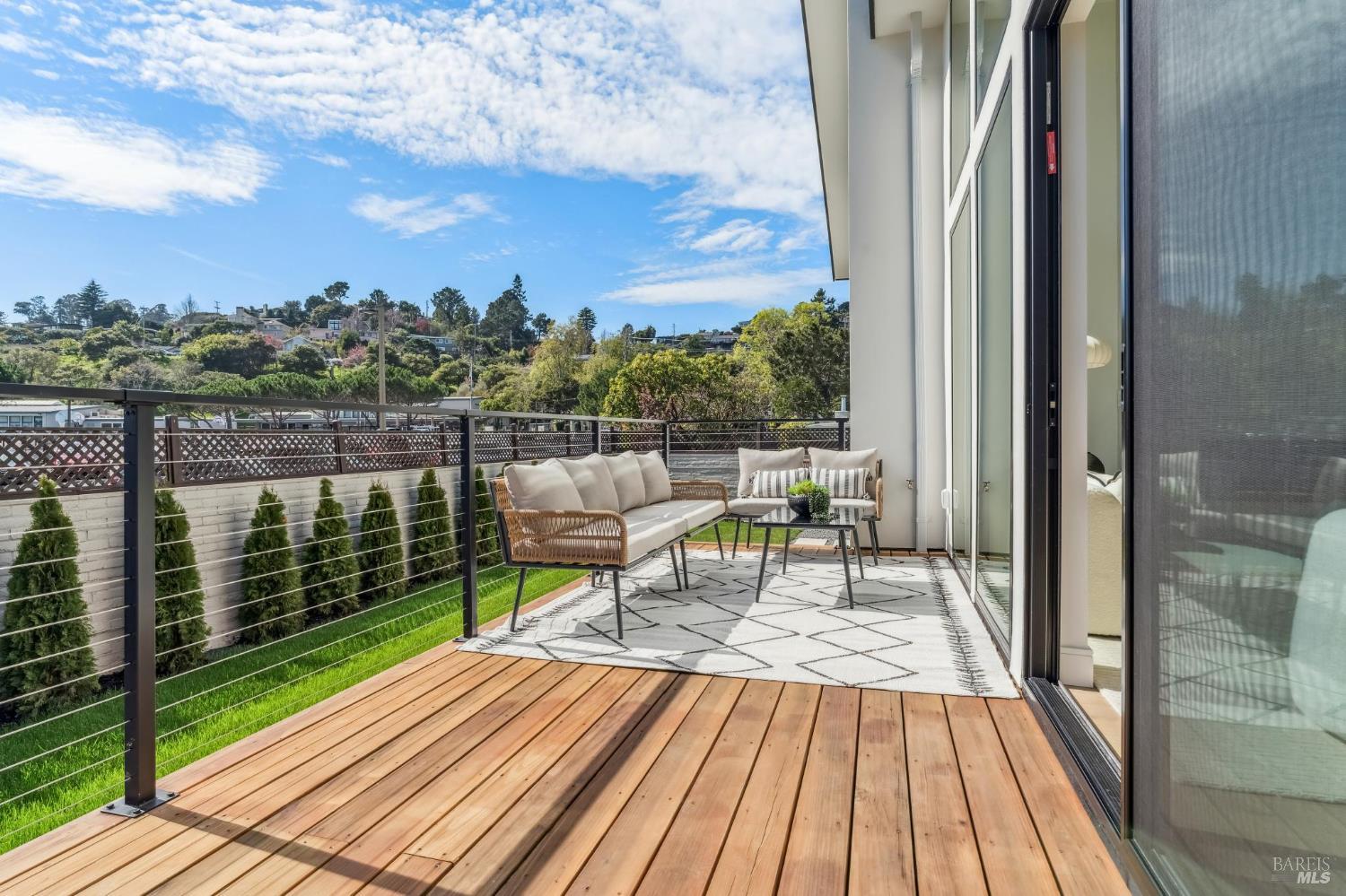 Detail Gallery Image 28 of 81 For 39 Strawberry Cir, Mill Valley,  CA 94941 - 4 Beds | 4 Baths