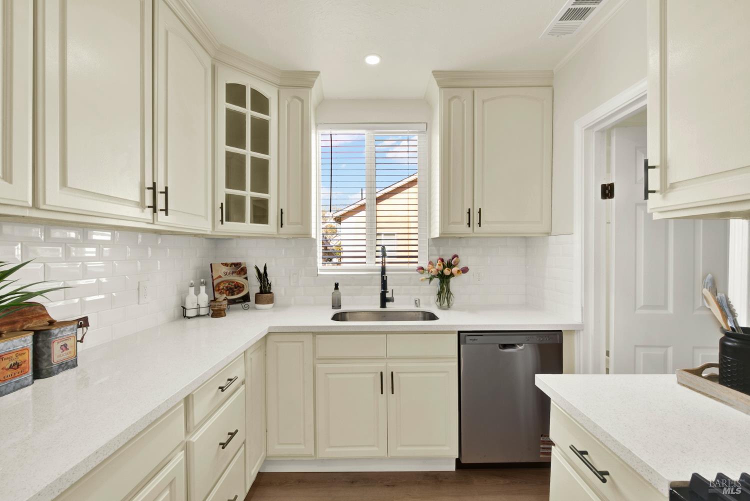 Detail Gallery Image 23 of 65 For 225 Gary Cir, Vallejo,  CA 94591 - 3 Beds | 1 Baths