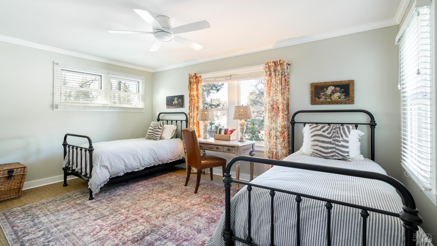 Detail Gallery Image 16 of 30 For 699 Grove St, Healdsburg,  CA 95448 - 4 Beds | 3 Baths