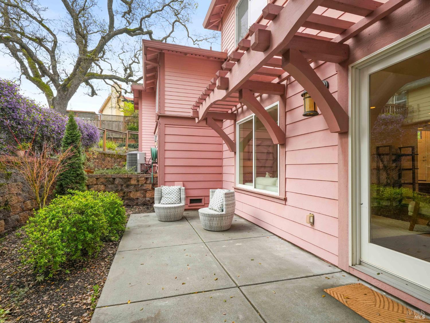 Detail Gallery Image 22 of 46 For 15 Cherry Hill Ln, Novato,  CA 94945 - 3 Beds | 2/1 Baths