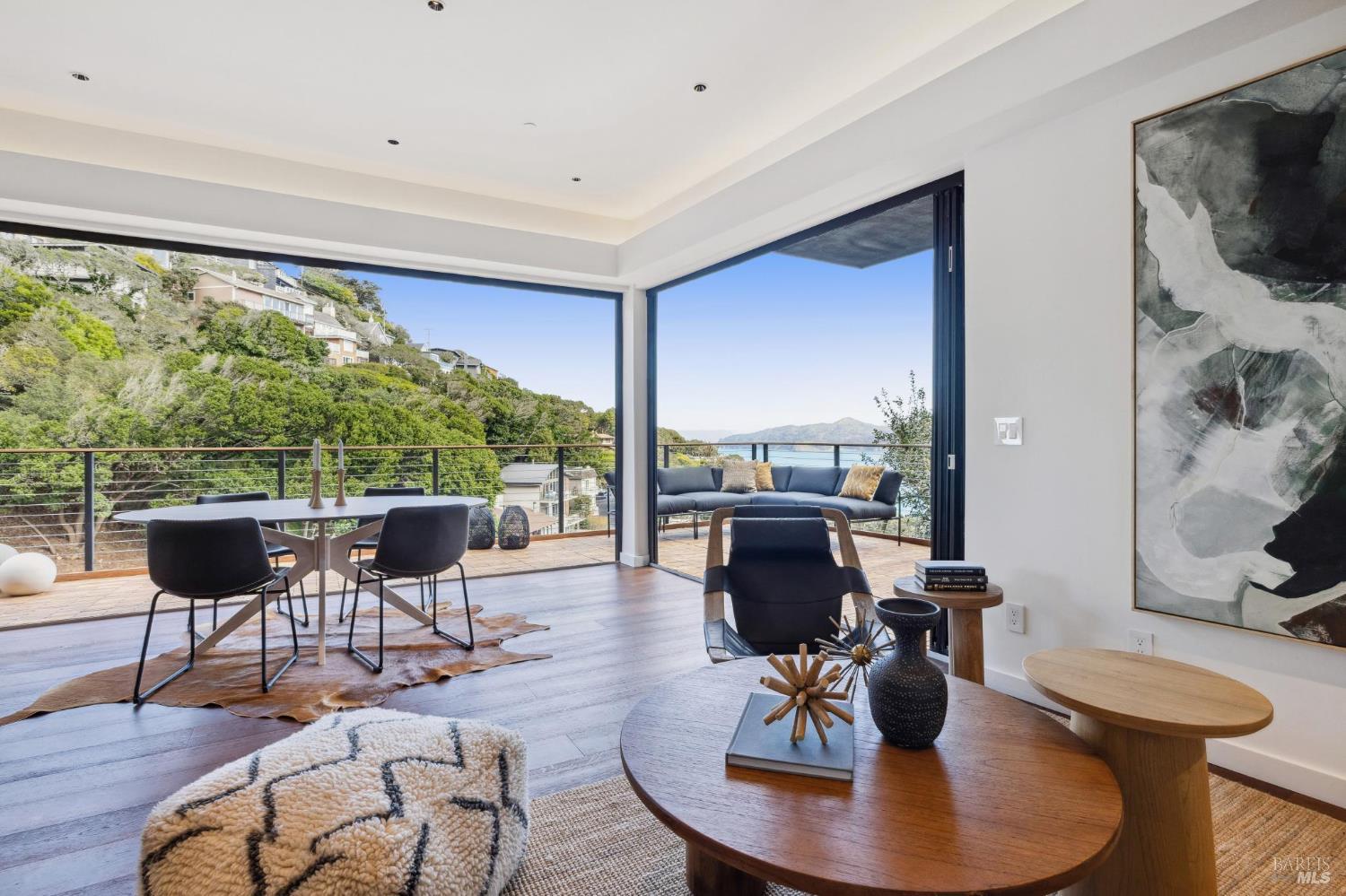 Detail Gallery Image 3 of 37 For 448 Sausalito Blvd, Sausalito,  CA 94965 - 2 Beds | 2 Baths