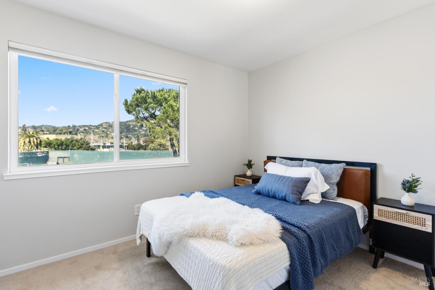 Detail Gallery Image 15 of 28 For 14 Portsmouth Cv, San Rafael,  CA 94901 - 3 Beds | 2/1 Baths