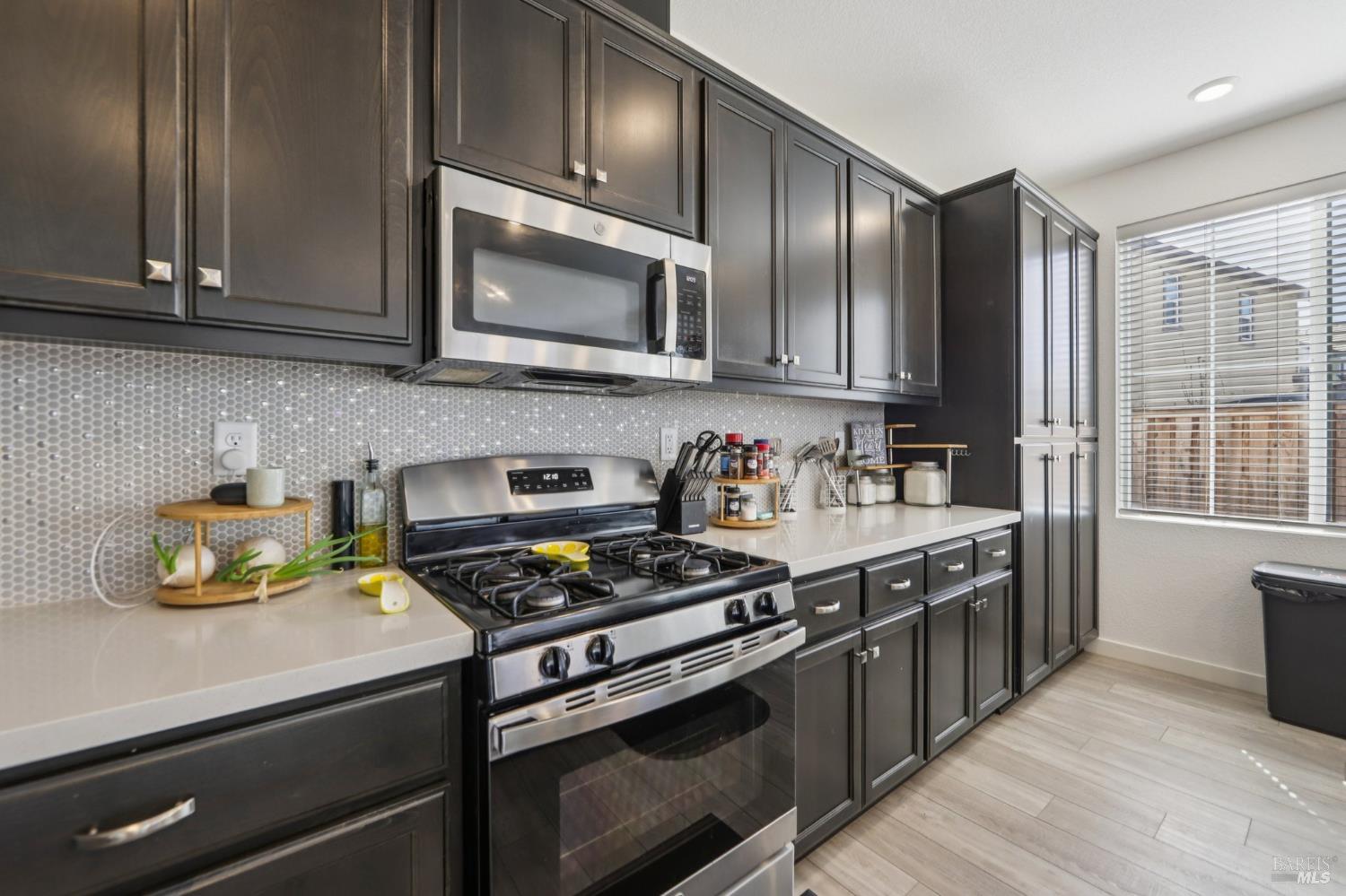 Detail Gallery Image 15 of 54 For 2464 Lake Club Dr, Fairfield,  CA 94533 - 4 Beds | 3/1 Baths