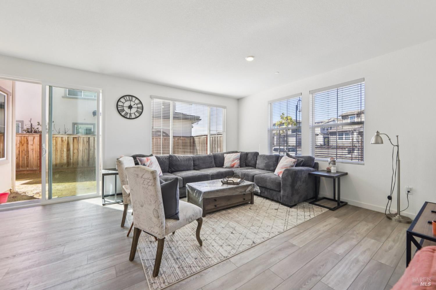 Detail Gallery Image 5 of 54 For 2464 Lake Club Dr, Fairfield,  CA 94533 - 4 Beds | 3/1 Baths