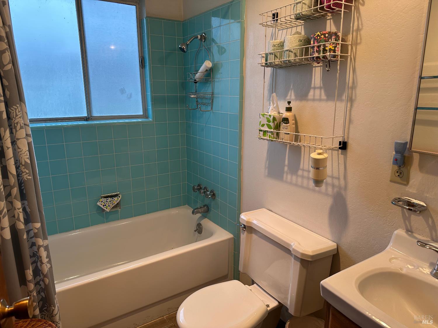 Detail Gallery Image 9 of 17 For 12724 Island Cir, Clearlake Oaks,  CA 95423 - 2 Beds | 1 Baths