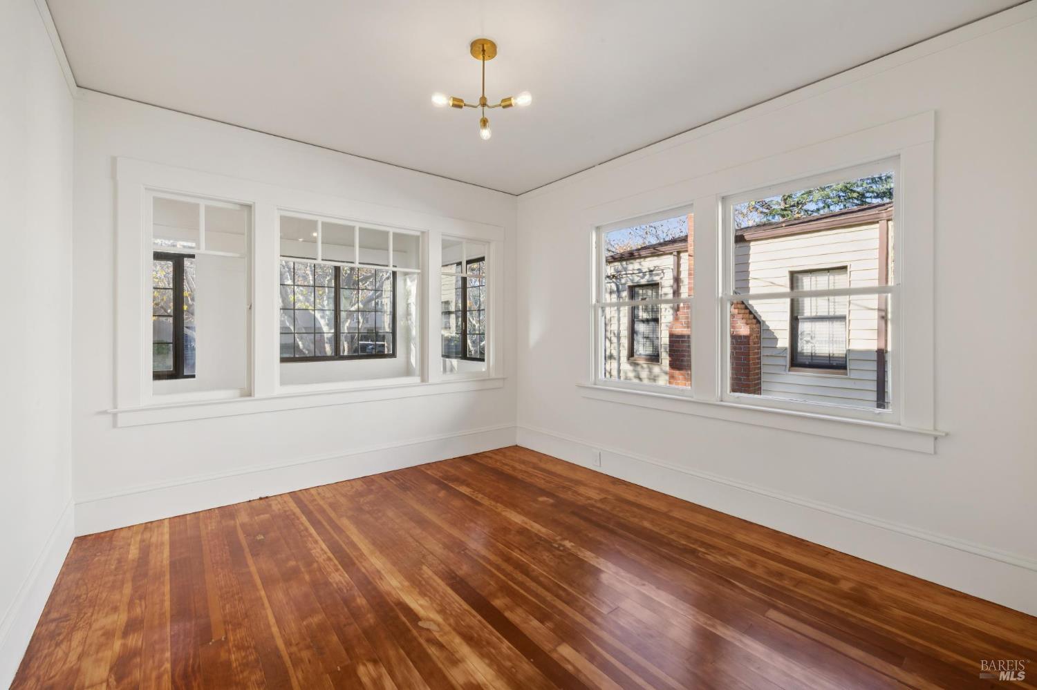 Detail Gallery Image 9 of 18 For 242 D St, San Rafael,  CA 94901 - 3 Beds | 2 Baths