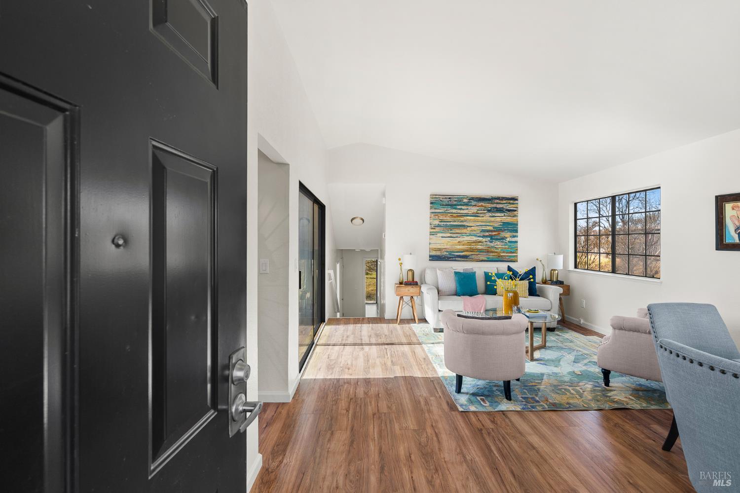 Detail Gallery Image 4 of 40 For 181 Crowsnest Ct, Vallejo,  CA 94591 - 3 Beds | 2 Baths