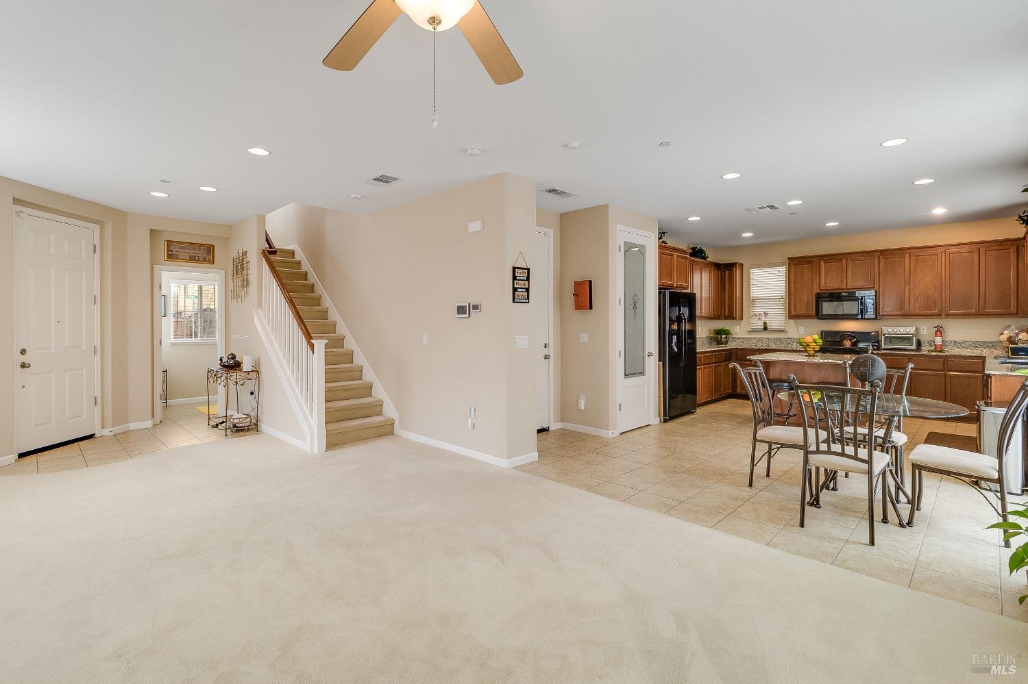 Detail Gallery Image 11 of 64 For 2300 Verona Dr, Pittsburg,  CA 94565 - 4 Beds | 2/1 Baths