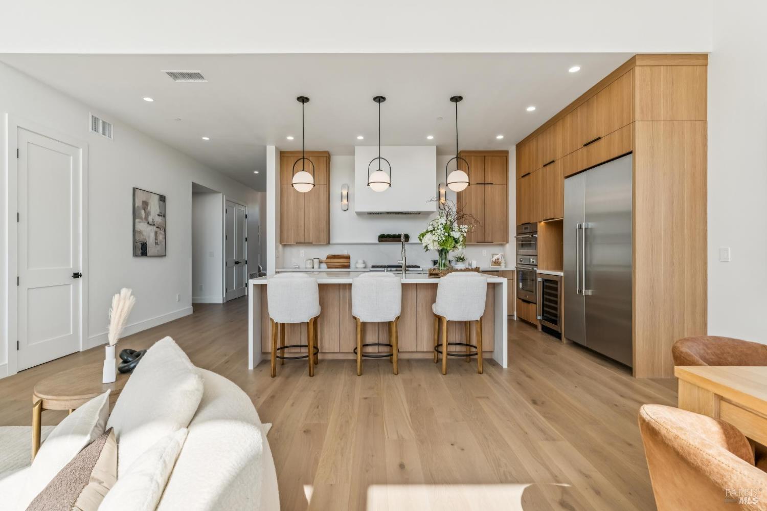 Detail Gallery Image 11 of 81 For 39 Strawberry Cir, Mill Valley,  CA 94941 - 4 Beds | 4 Baths