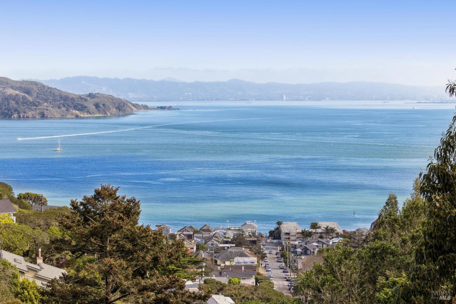 Detail Gallery Image 17 of 37 For 448 Sausalito Blvd, Sausalito,  CA 94965 - 2 Beds | 2 Baths