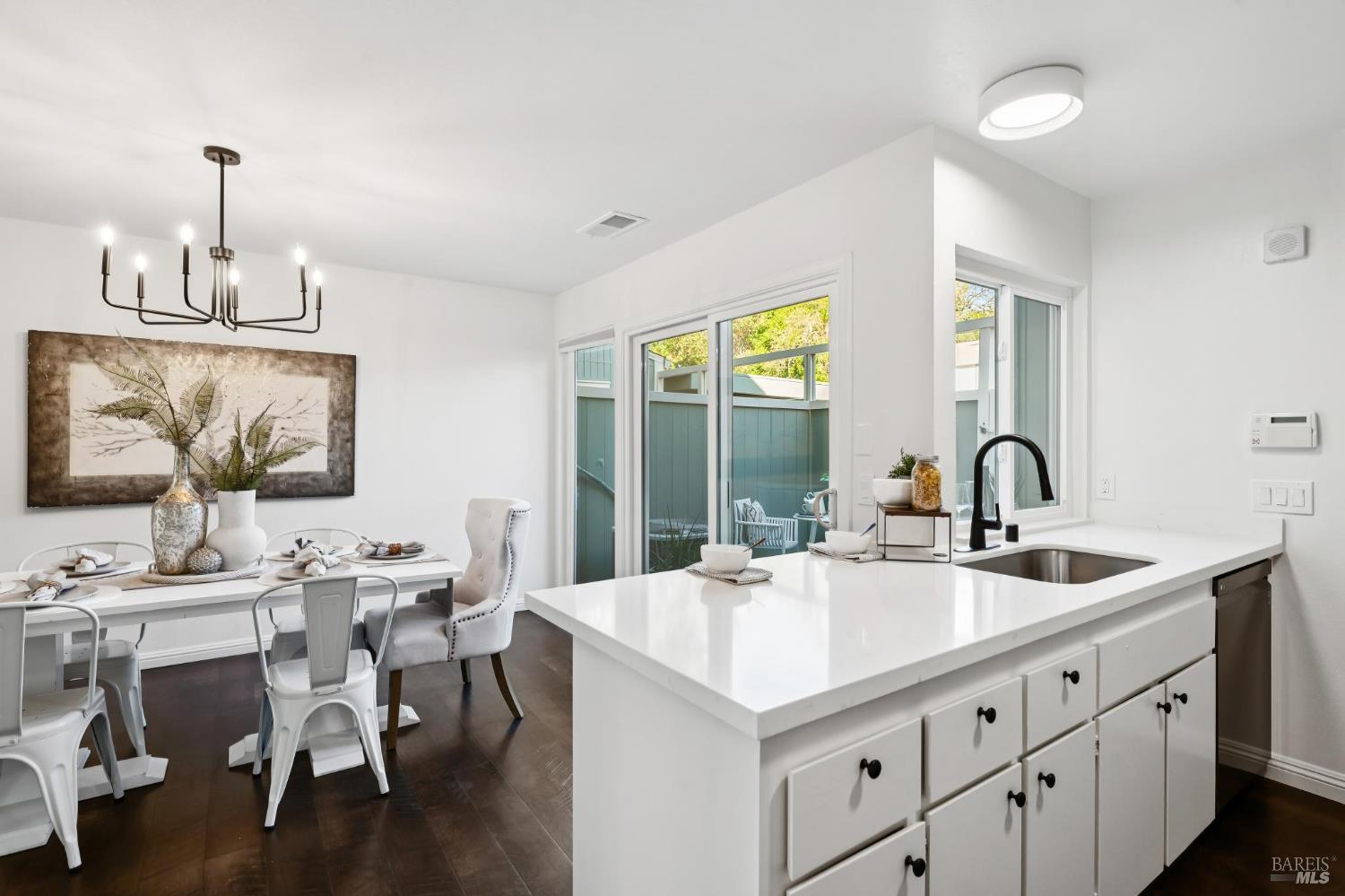 Detail Gallery Image 10 of 38 For 118 Oliva Ct #C,  Novato,  CA 94947 - 2 Beds | 1/1 Baths