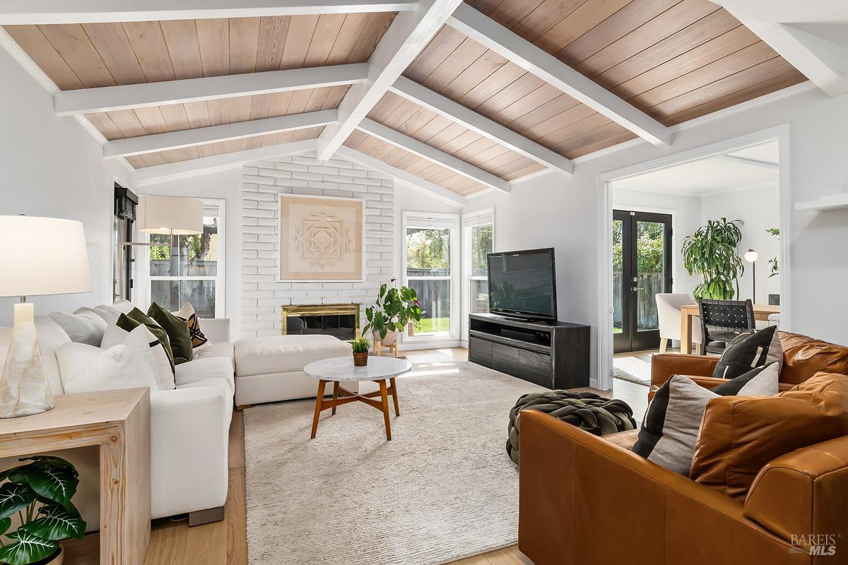 Detail Gallery Image 2 of 25 For 232 San Carlos Way, Novato,  CA 94945 - 4 Beds | 2 Baths