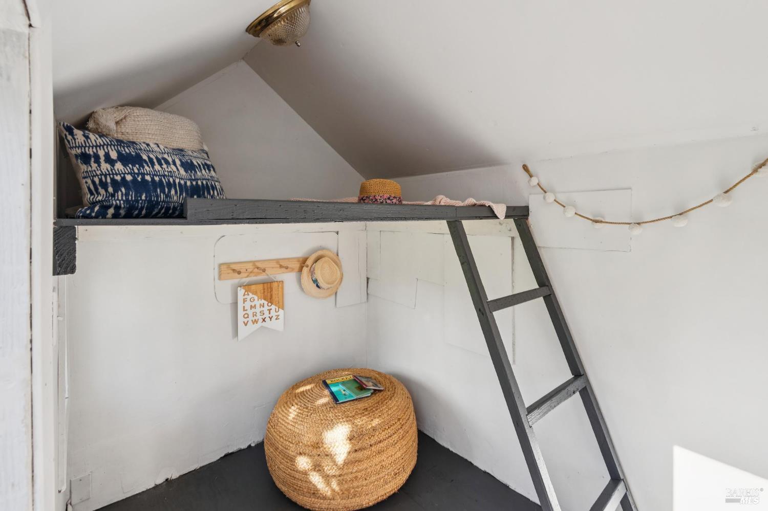 Detail Gallery Image 21 of 28 For 700 B St, Point Reyes Station,  CA 94956 - 3 Beds | 1/1 Baths