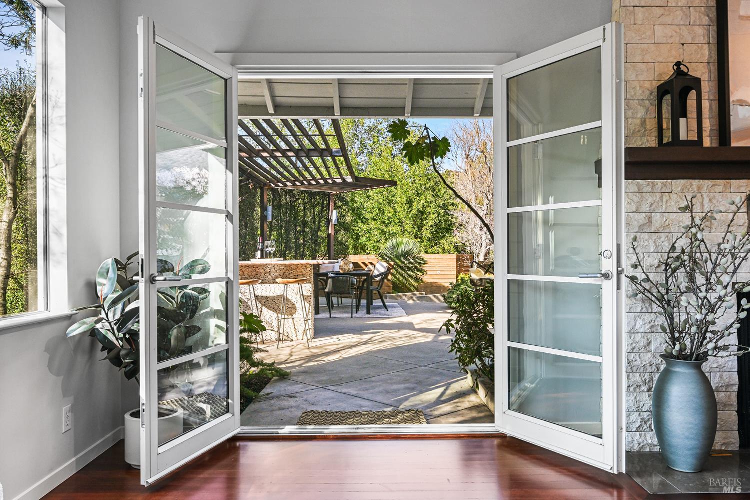 Detail Gallery Image 14 of 90 For 99 Fawn Dr, San Anselmo,  CA 94960 - 4 Beds | 4 Baths