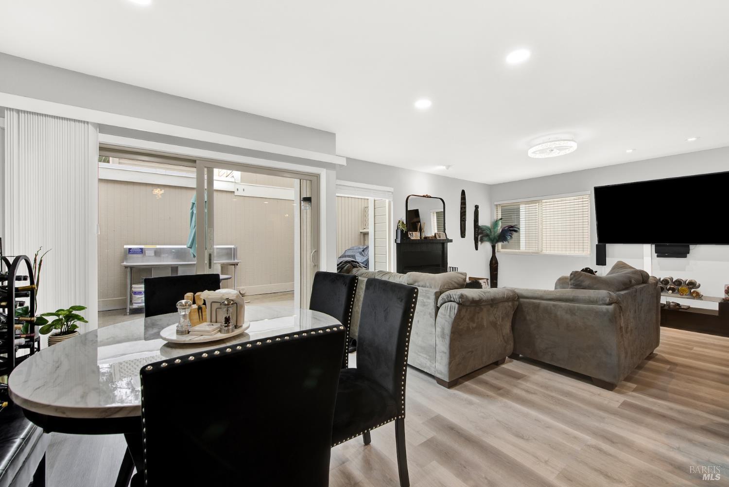 Detail Gallery Image 11 of 30 For 216 Apollo Unkn #7,  Hercules,  CA 94547 - 2 Beds | 1/1 Baths