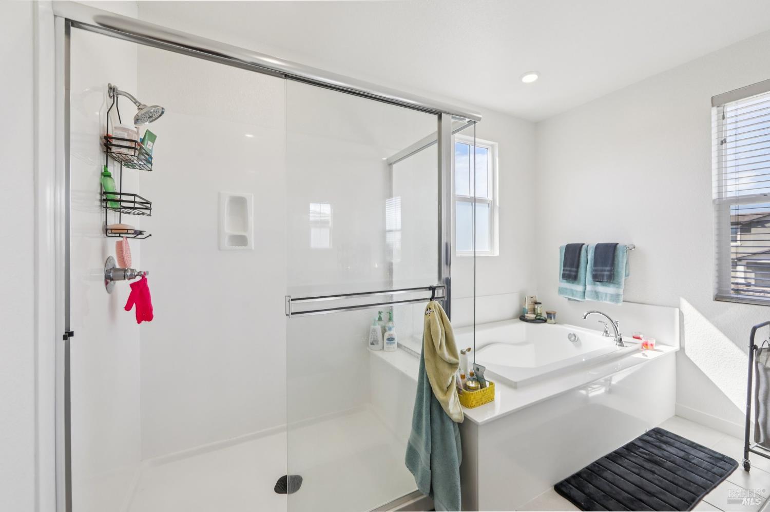 Detail Gallery Image 25 of 54 For 2464 Lake Club Dr, Fairfield,  CA 94533 - 4 Beds | 3/1 Baths