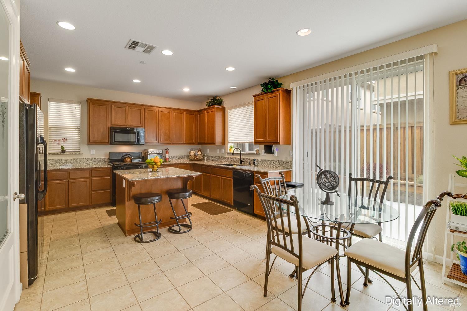 Detail Gallery Image 10 of 64 For 2300 Verona Dr, Pittsburg,  CA 94565 - 4 Beds | 2/1 Baths