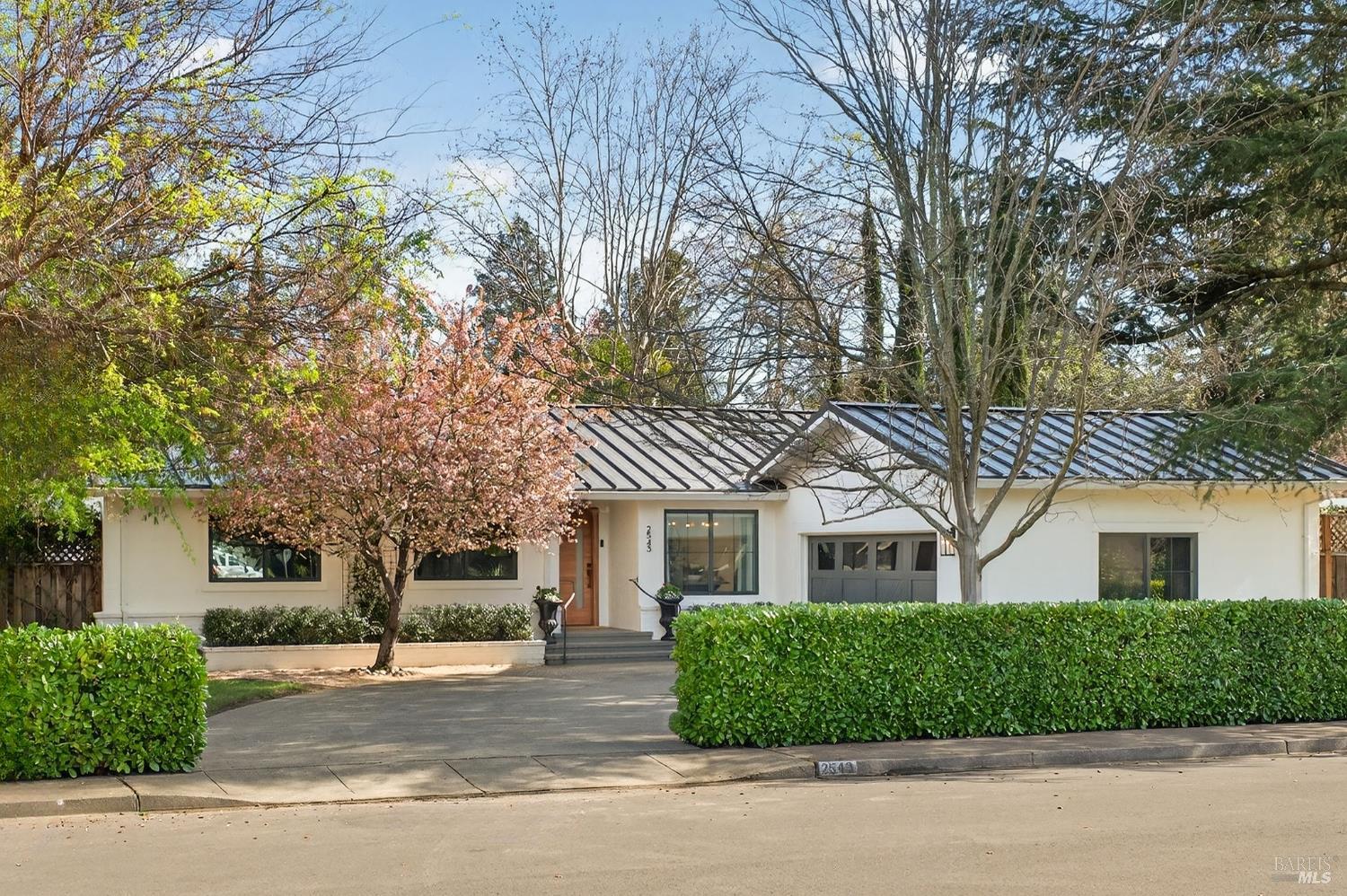 Detail Gallery Image 2 of 63 For 2543 Pinot Way, Saint Helena,  CA 94574 - 3 Beds | 2 Baths