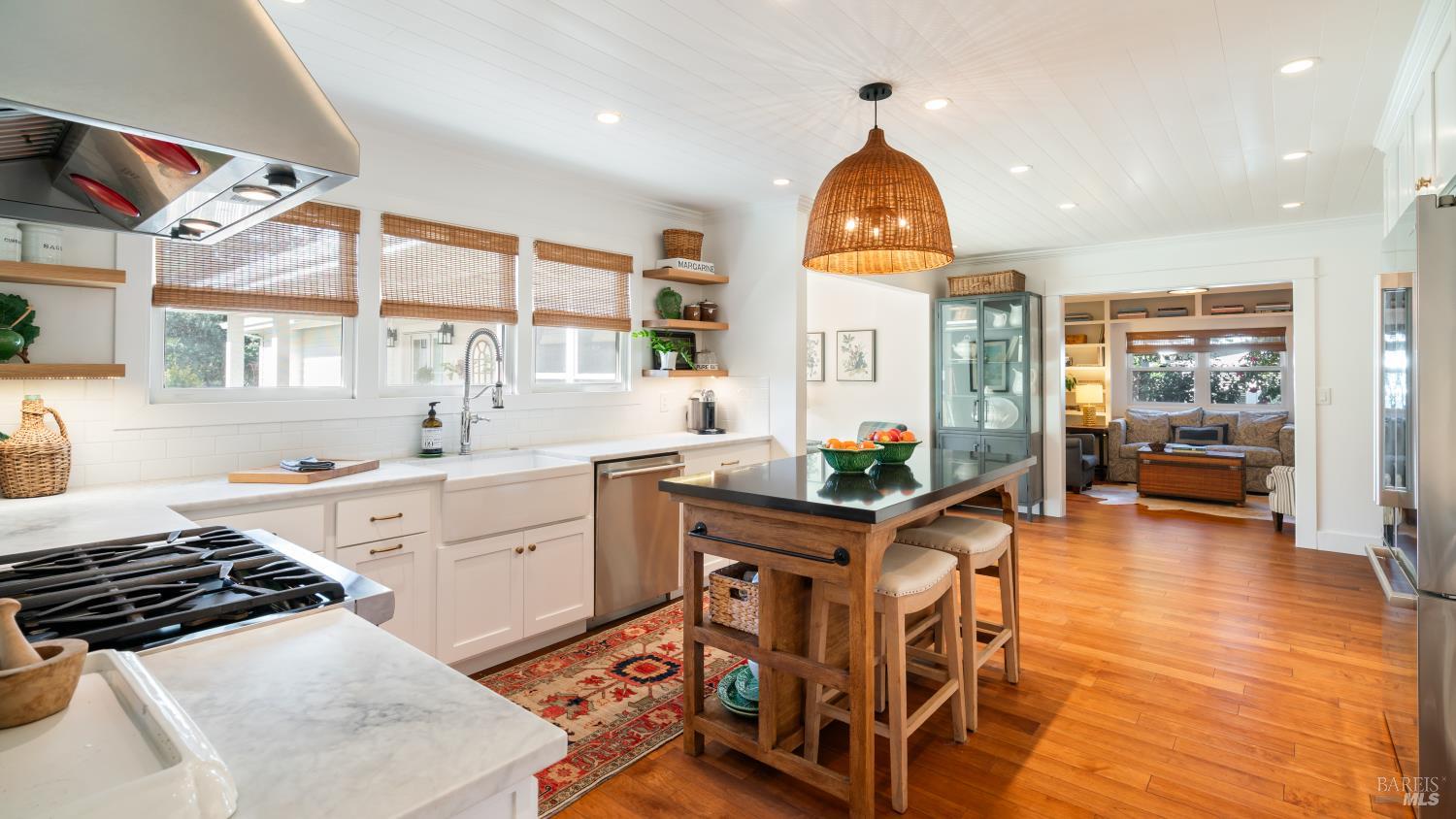 Detail Gallery Image 6 of 30 For 699 Grove St, Healdsburg,  CA 95448 - 4 Beds | 3 Baths