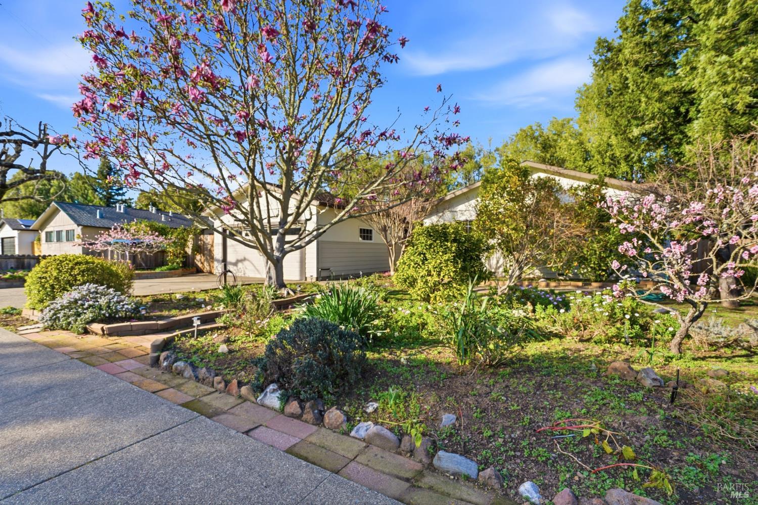 Detail Gallery Image 2 of 37 For 440 Calle De La Mesa Unkn, Novato,  CA 94949 - 3 Beds | 2 Baths