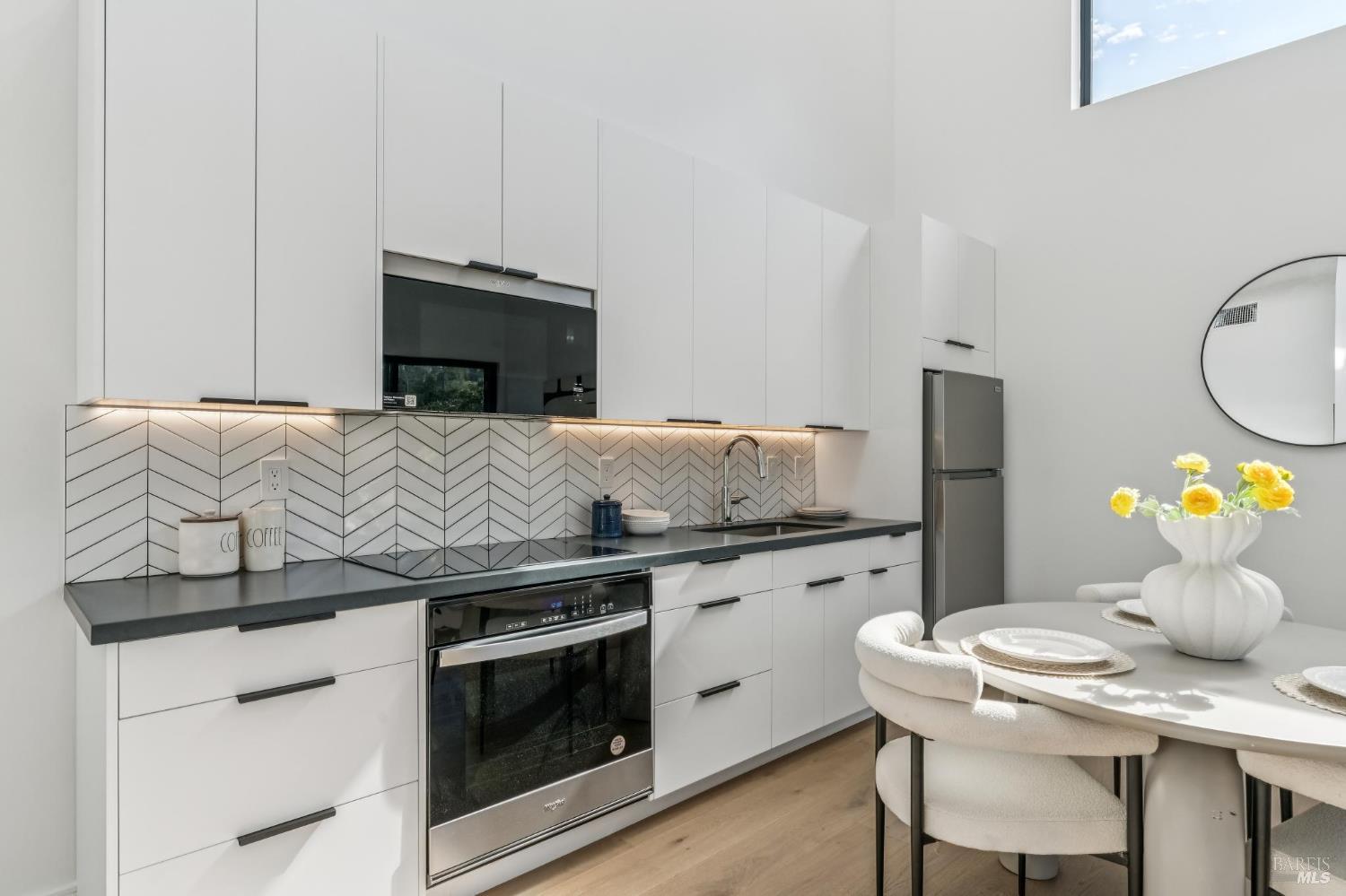 Detail Gallery Image 69 of 81 For 39 Strawberry Cir, Mill Valley,  CA 94941 - 4 Beds | 4 Baths