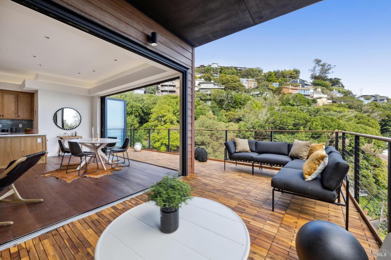 Detail Gallery Image 13 of 37 For 448 Sausalito Blvd, Sausalito,  CA 94965 - 2 Beds | 2 Baths