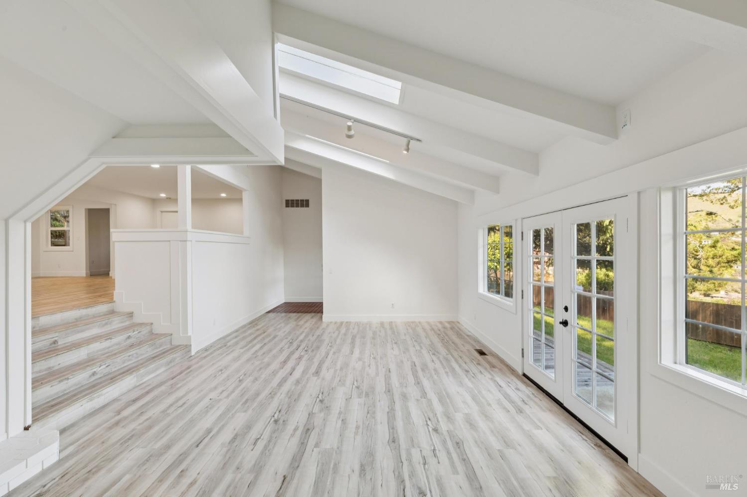 Detail Gallery Image 8 of 52 For 31 via Los Altos Unkn, Tiburon,  CA 94920 - 4 Beds | 3/1 Baths