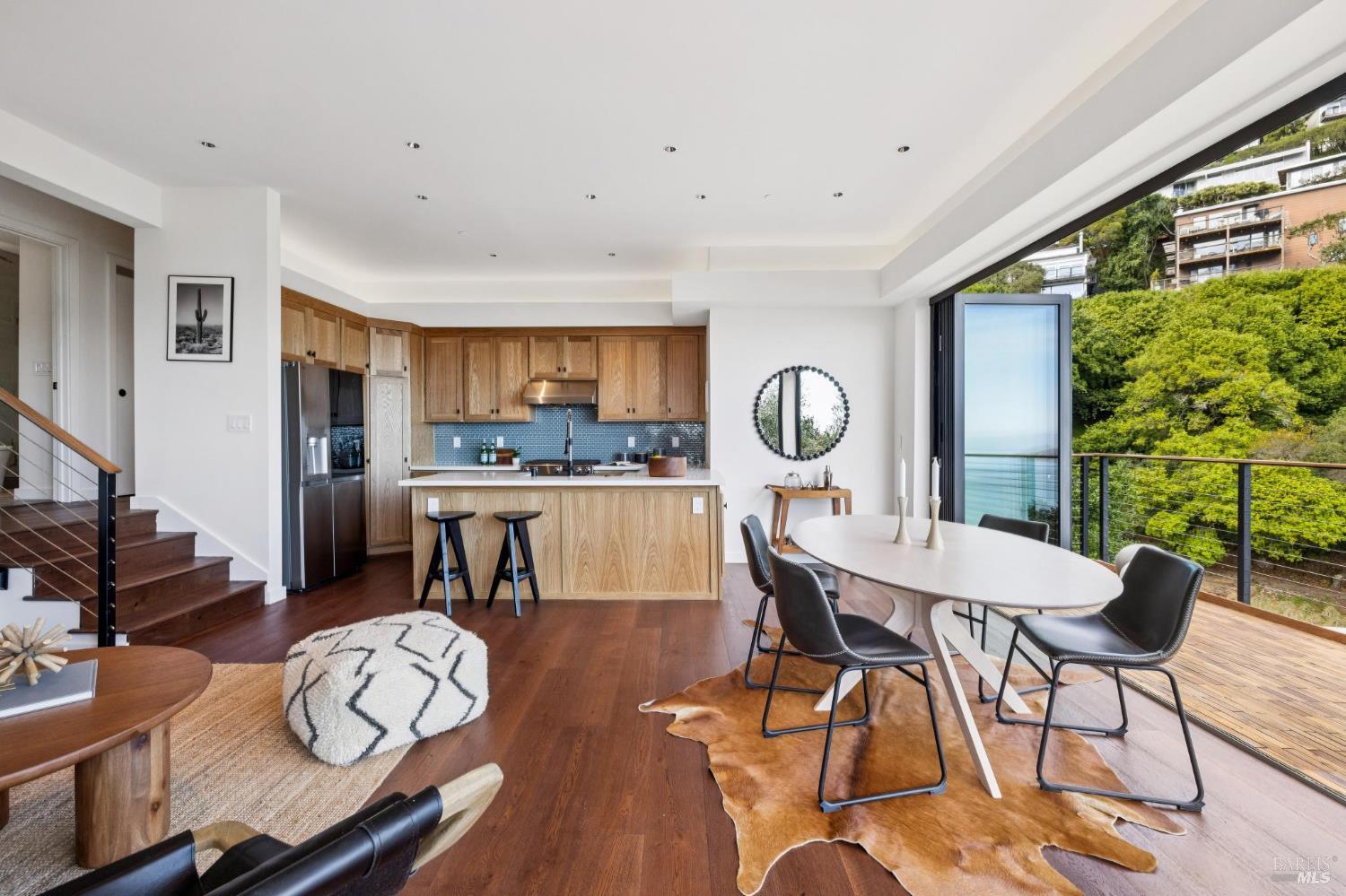 Detail Gallery Image 5 of 37 For 448 Sausalito Blvd, Sausalito,  CA 94965 - 2 Beds | 2 Baths