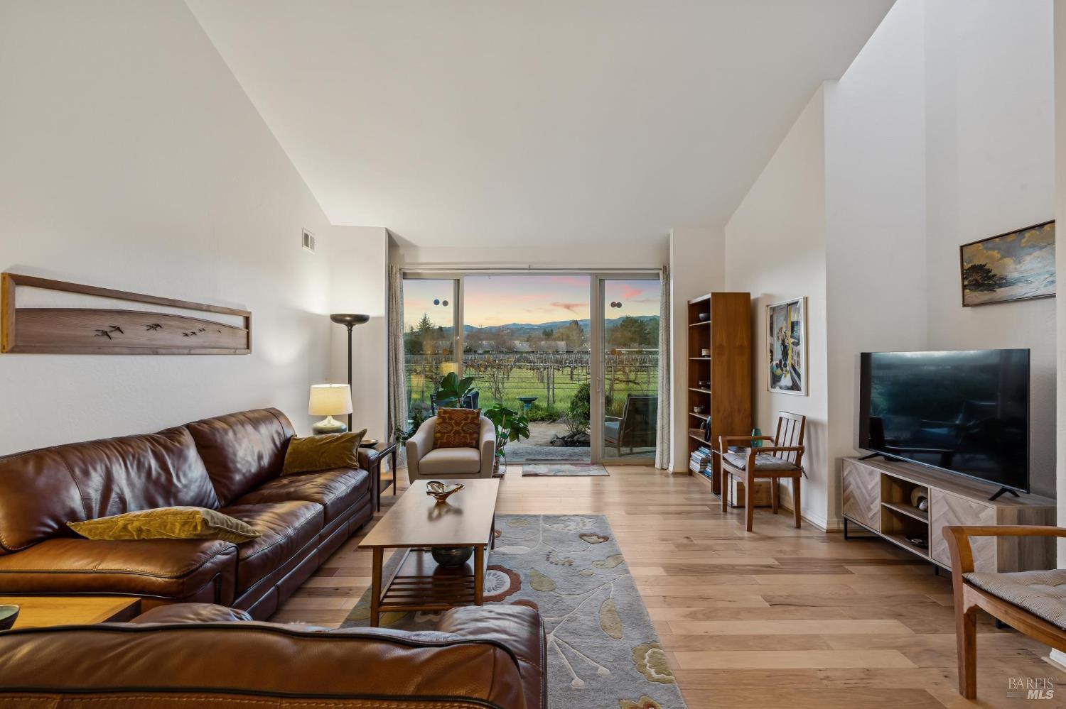 Detail Gallery Image 3 of 66 For 30 Creek Ln, Sonoma,  CA 95476 - 2 Beds | 2 Baths