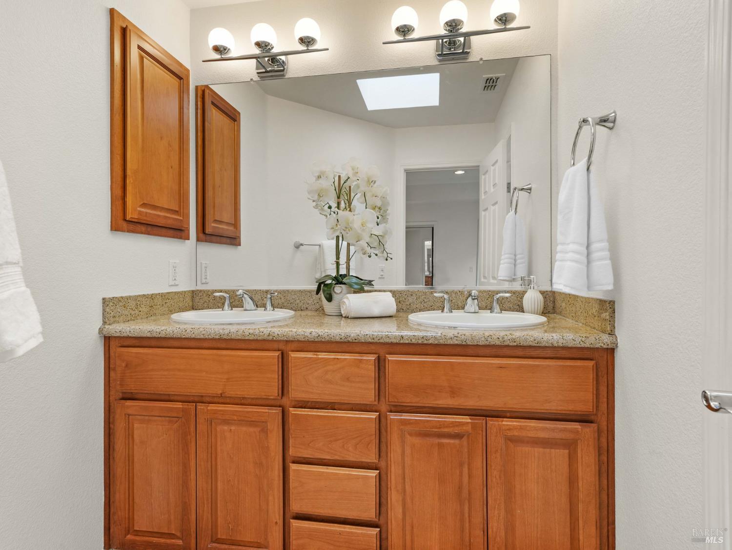 Detail Gallery Image 27 of 46 For 15 Cherry Hill Ln, Novato,  CA 94945 - 3 Beds | 2/1 Baths