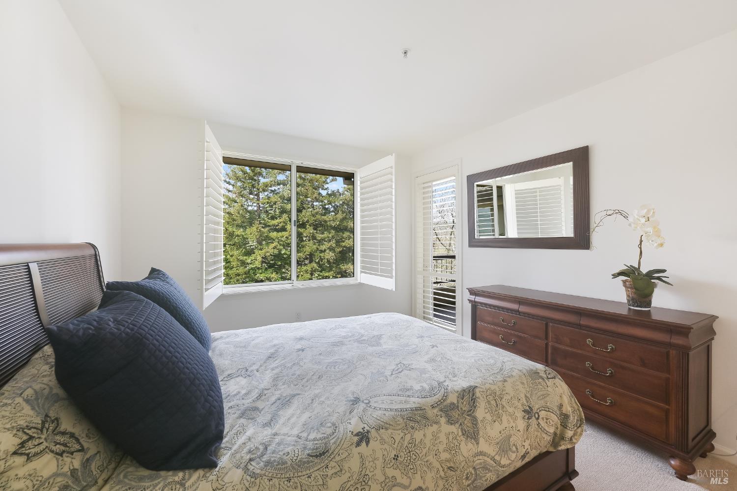 Detail Gallery Image 5 of 18 For 600 Deer Valley Rd 3e,  San Rafael,  CA 94903 - 1 Beds | 1 Baths