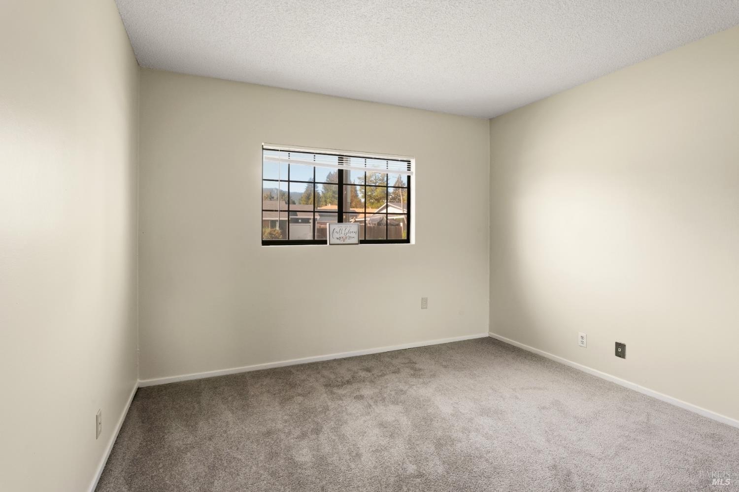 Detail Gallery Image 17 of 26 For 265 Oak Manor Dr, Ukiah,  CA 95482 - 3 Beds | 1/1 Baths