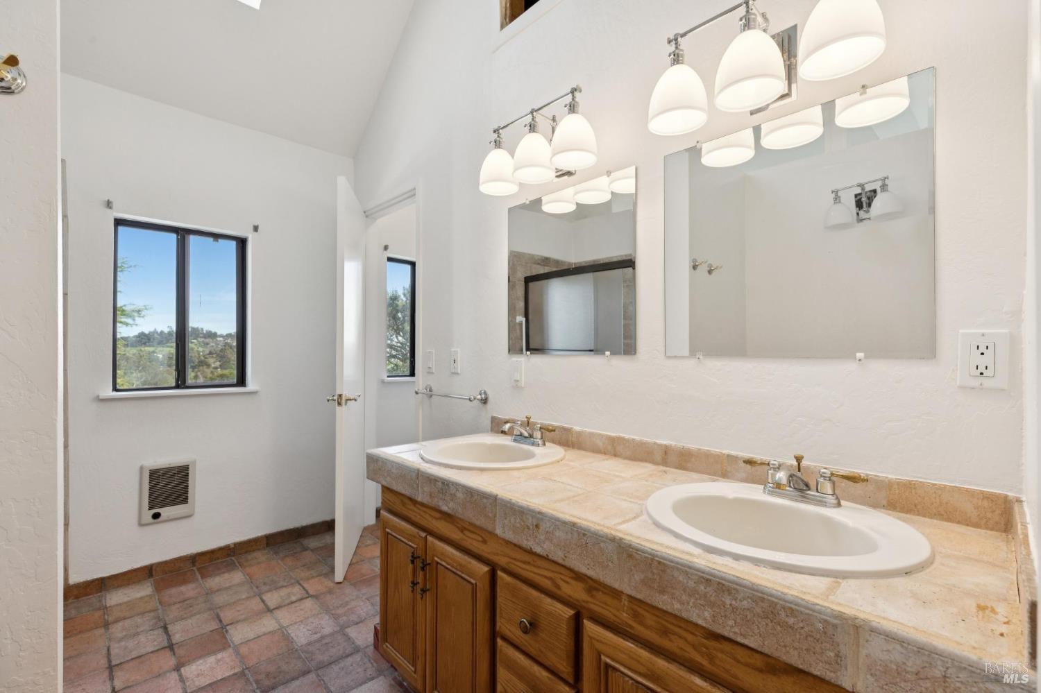 Detail Gallery Image 24 of 52 For 31 via Los Altos Unkn, Tiburon,  CA 94920 - 4 Beds | 3/1 Baths